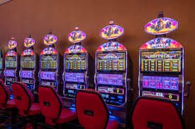 Berbagai kategori permainan di platform hugo slot: sportsbook, kasino langsung, slot, dan esports